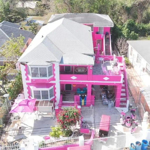 Da Pink And White Palace, hotel in Nassau