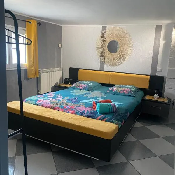 Charmant appart avec jardin, hotel en Aigues-Mortes