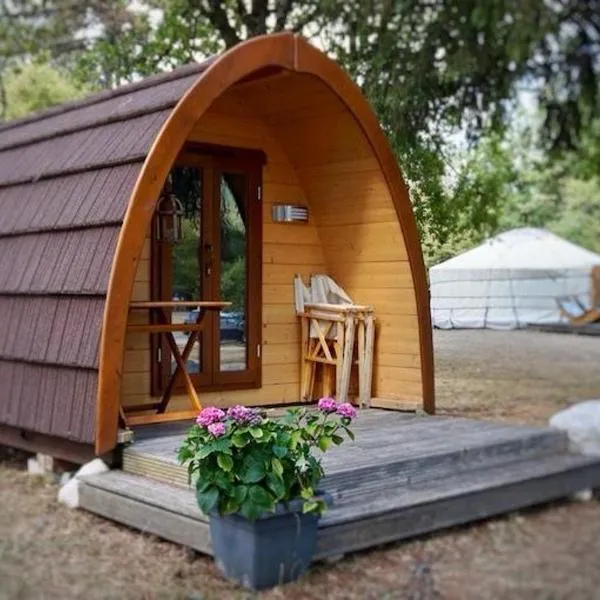 Cabane en bois POD 1, hotel a Champfromier