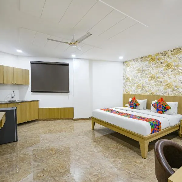 FabHotel Luxe 8 Stayz - Nr Mega Mall & DLF Phase 1 Metro, hotel in Gurgaon
