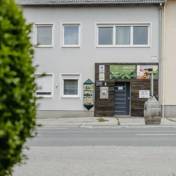 Biohof Egrieder, hotel in Jois