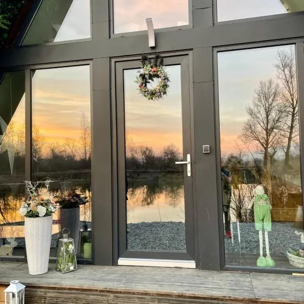 LaKadisa pe Lac, Hotel in Porumbacu de Jos