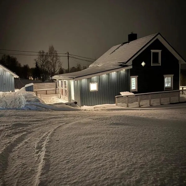 Comfortable House in Lyngen, Hotel in Oksevik
