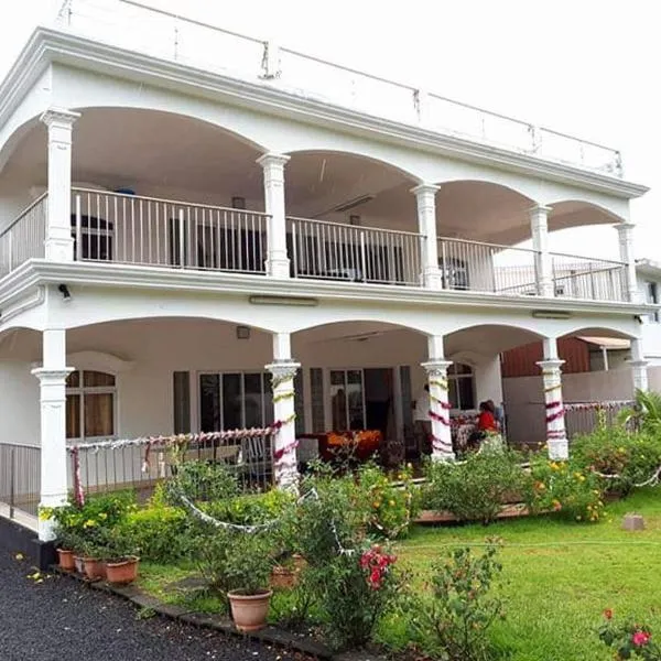 Beejan Mansions, hotel in Roches Noires