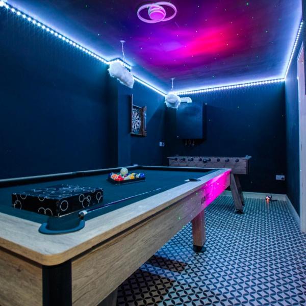 Luxury Three Story Townhouse Free Parking on Drive, Манчестер