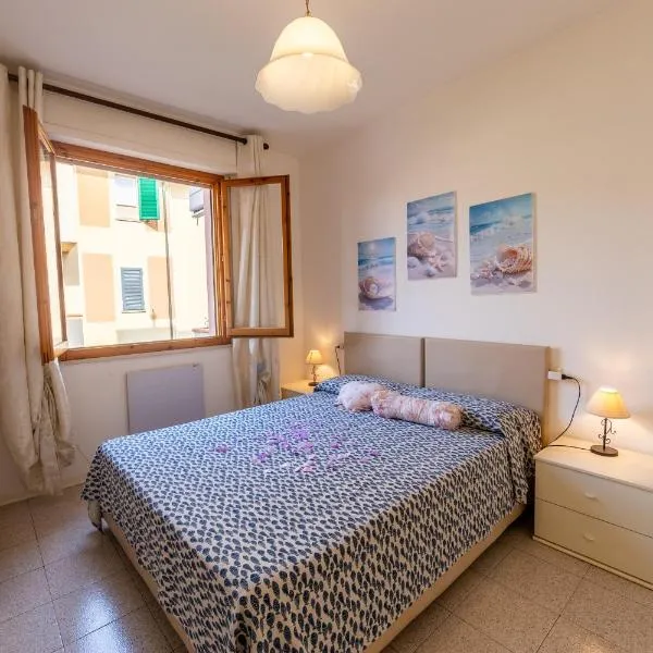 Lovely Apartment with terrace, hotel em Porto Azzurro
