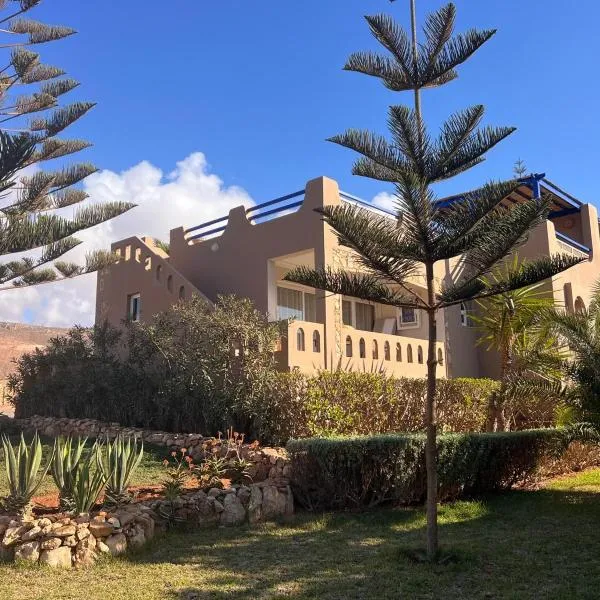 Villa avec vues sur dunes, montagnes et océan! Accès plage direct! Proche SIDI BOULFDAIL et AGLOU, hotell sihtkohas Tamelalt