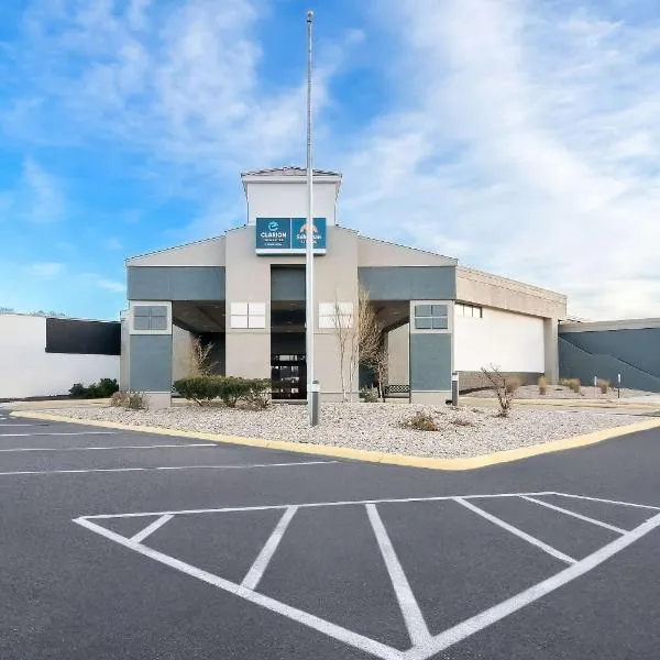 Clarion Inn & Suites and Convention Center, hotel v destinaci Kearney