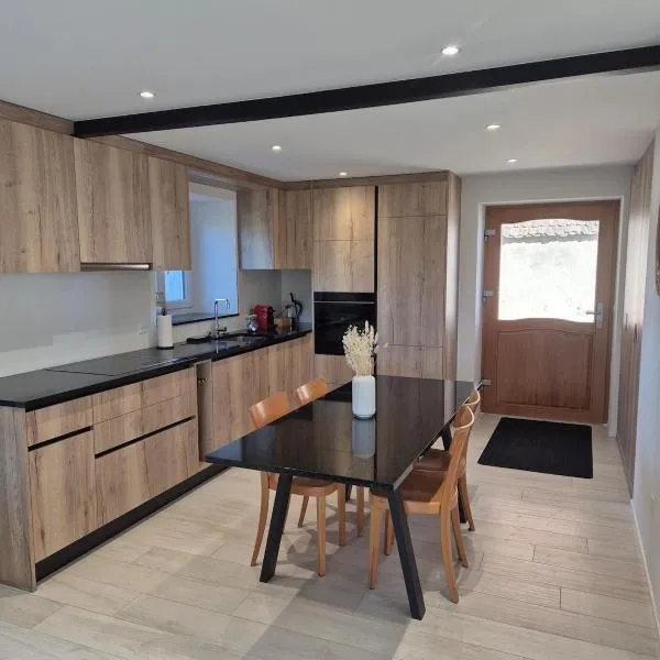 Campagne - appartement rénové avec 2 chambres, Hotel in Estavayer-le-Lac