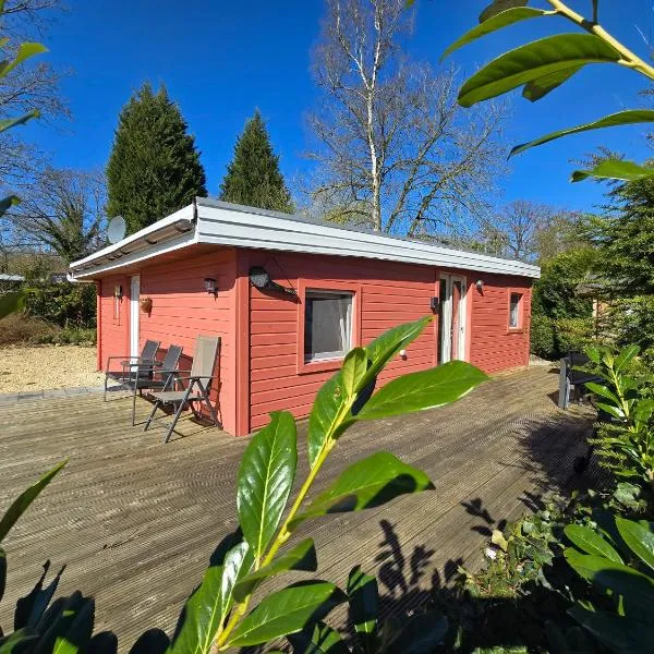 Cozychalet met prive Hot tub, hotel in Lanaken