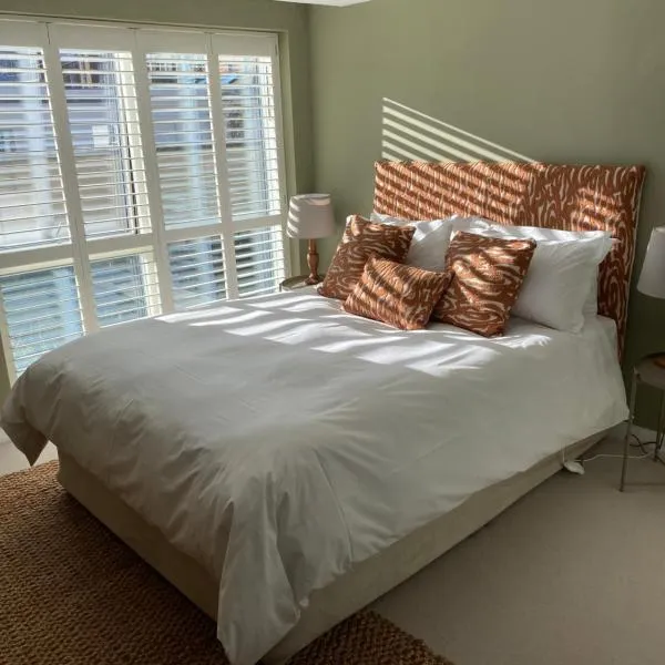 The Green Room - ROOM & EN-SUITE ONLY, hotel in Cheltenham