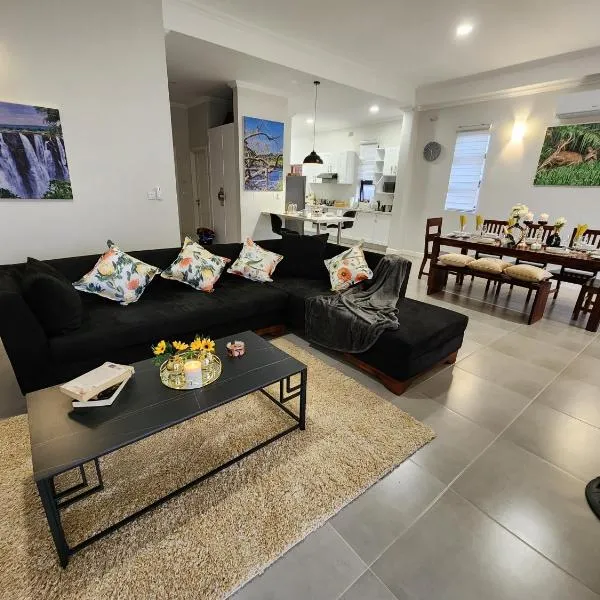 Entire Villa with Pool Vic Falls, hotell sihtkohas Victoria juga