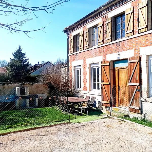 Gîte au calme de la campagne, jardin, billard, parking, khách sạn ở Écury-sur-Coole