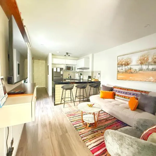 Vacation Escape - Elegant Barranco Stay near Beach & Art, hotel en Lima