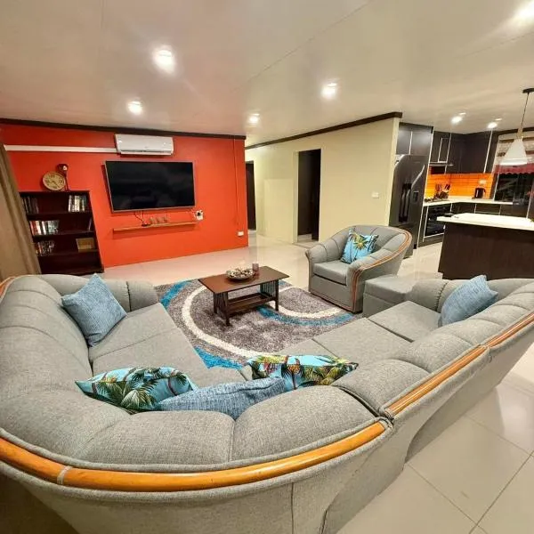 Family Home in Nadi, hotell i Nadi