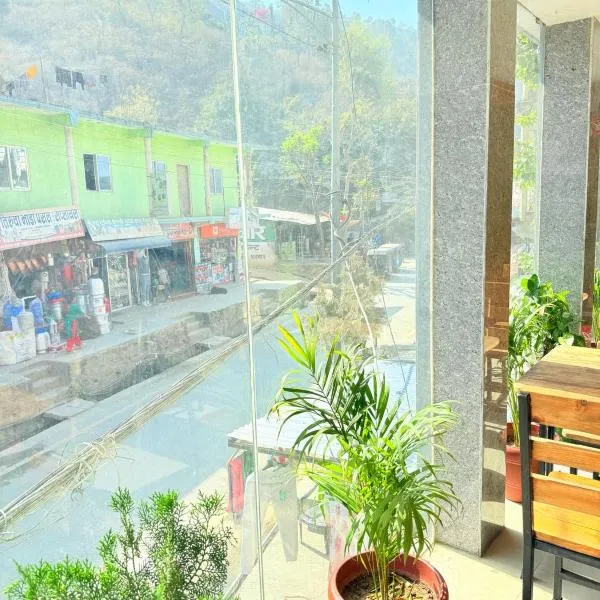 Hotel Laliguras AC rooms، فندق في Rāmechhāp