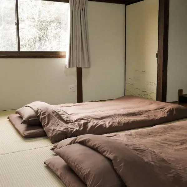 一棟貸切の宿 えんの家, hotel a Tsushima