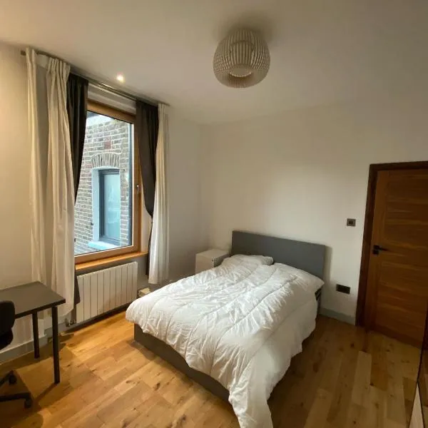 Lovely spacious 2 bed apartment in Shepherds Bush, hotel in London