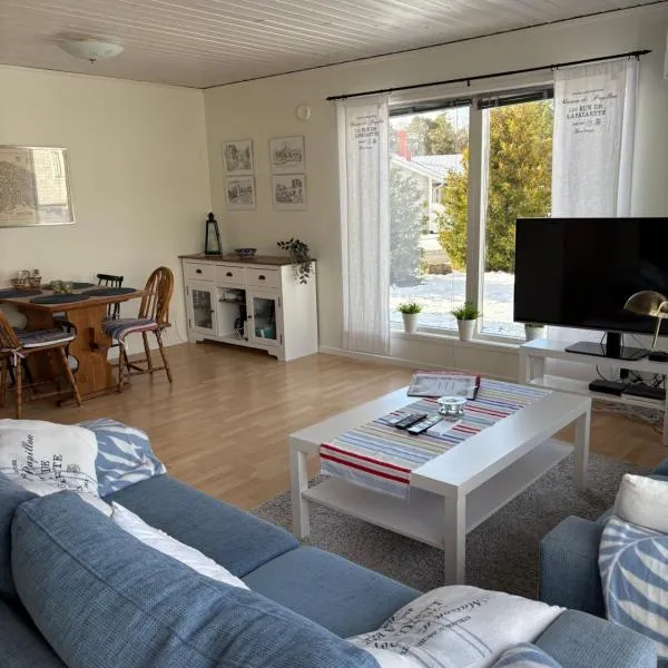 Stuga i Gnisvärd, hotel in Tofta