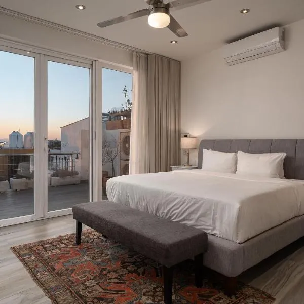 Casa Blanca, 2BR Modern Home with Rooftop Views, hotel in San Miguel de Allende