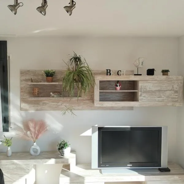 Apartamento familiar con piscina, hôtel à Miami Platja