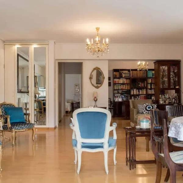 Luxurious apt in the Athenian Riviera, hotel i Athen