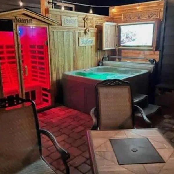 Romantic Couples Retreat - Tahoe Room, hotel di Reno