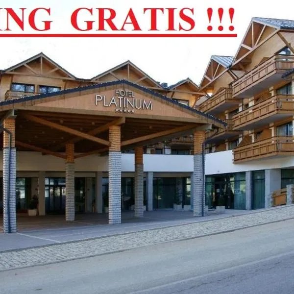 APARTAMENT w PLATINUM MOUNTAIN Z PARKINGIEM, hotel ve Sklářské Porubě