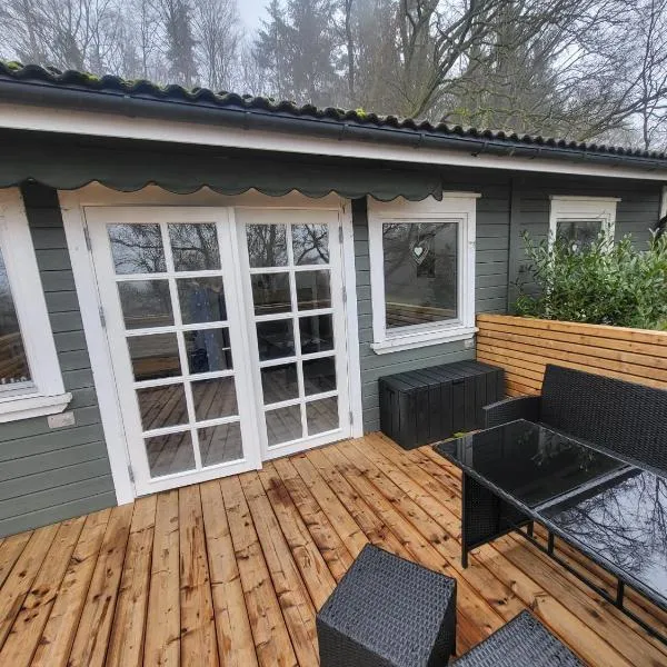 Ferienhaus am Waldrand auf der "Gübyer Alm", hotel in Güby