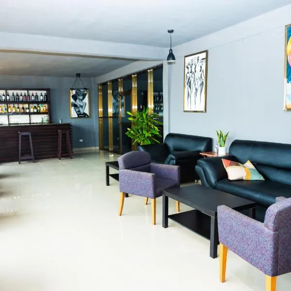 Tris Estates Hotel & Suites, hotel in Dwarzohn