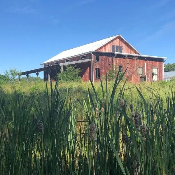 Historic Converted Barn Loft at Sobremesa Farm, hotell sihtkohas Bloomington