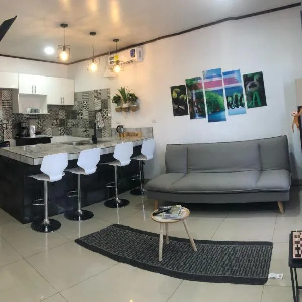 Casa Bosque GuestHouse & Car Rental - Free SJO Airport Shuttle, hôtel à Desamparados