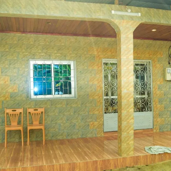 Maison Théodosius Plage avec Parking Intérieur, hotel in Kribi