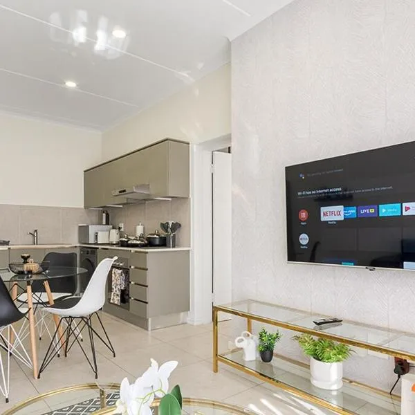 AluSkye, Hotel in Lombardy East