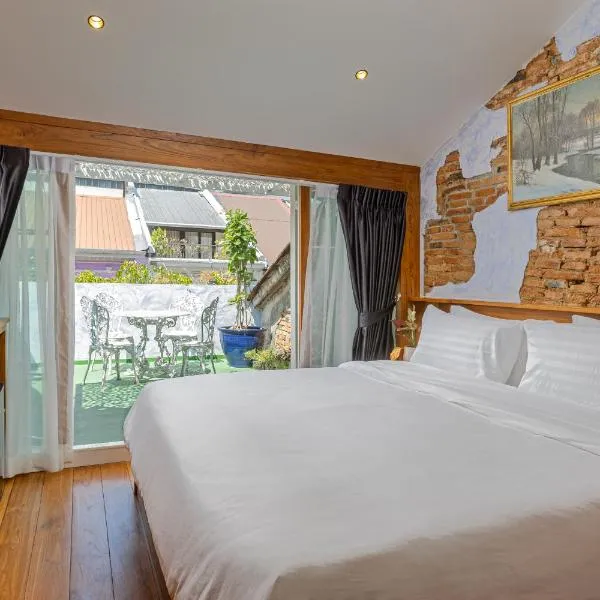 Twelve 8 Boutique House，位于普吉镇的酒店