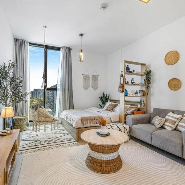 Boho Bloom Studio Apartment by JK, Hotel in Schardscha