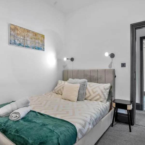 Cozy 2BR Apartment - Free Parking - Equipped Kitchen, hotel v Birminghamu