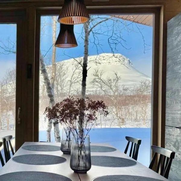 Mehtäherran Maja with a Saana fell view, Hotel in Kilpisjärvi