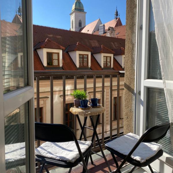 Audrey Hepburn Apartment Cathedral View TOP Location Air Conditioned, Братислава