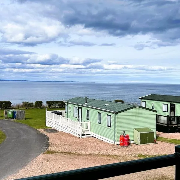 Luxury 2 bedroom holiday home with stunning views, hotel in St. Andrews