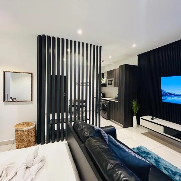 Cozy Abode by Embassy Gardens, hotel in Accra