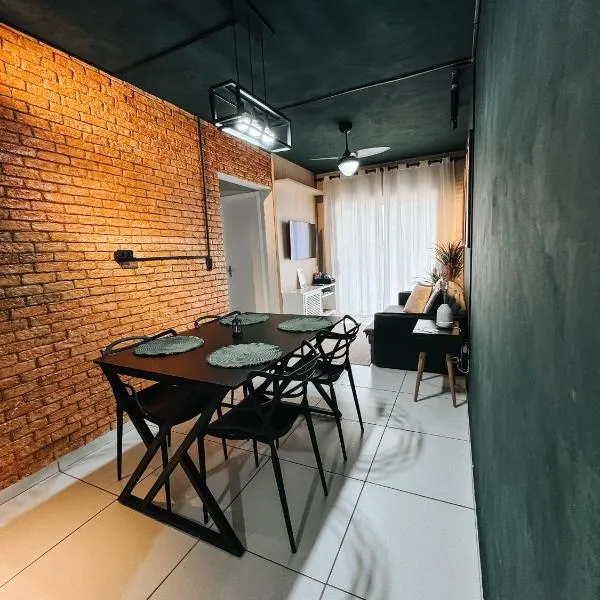 Novo Apto em Condomínio Fechado c/Ar e Elevador, Hotel in Três Lagoas