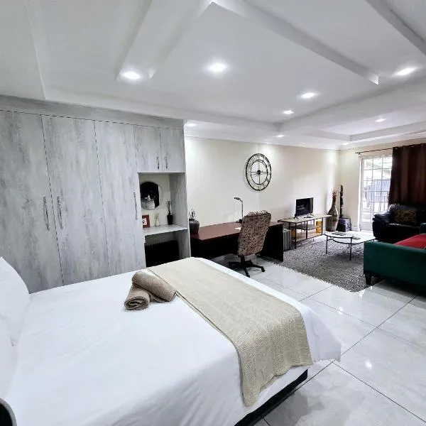 Waterfall City Guest Lodge, hotel i Sandton
