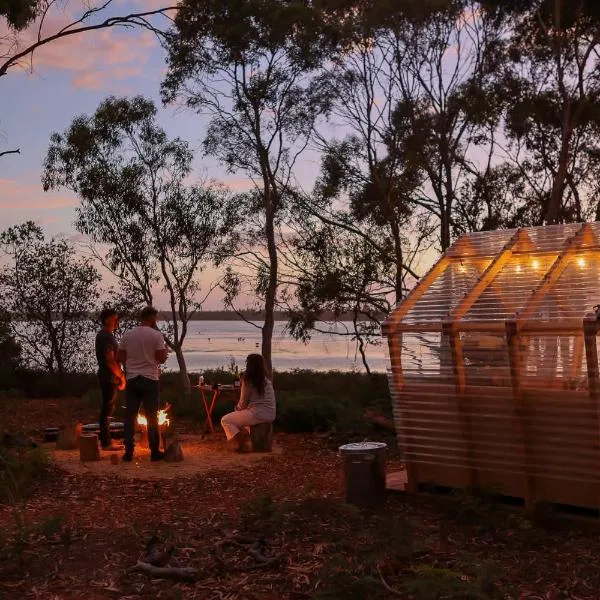 Numie - Freycinet Peninsula - Glamping - Heated - Waterfront, hotel v destinaci Coles Bay