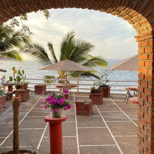 Traditional Sierra Leon Oceanfront Rooms - Adults Only, hotel in Puerto Vallarta