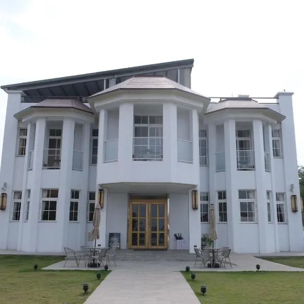 Xiaoliuqiu Loju Castle Inn: Xiaoliuqiu şehrinde bir otel