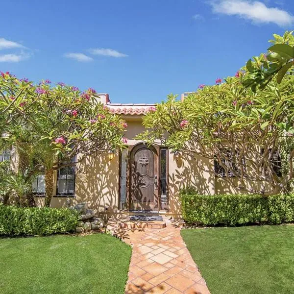 Spanish Villa in prime West Hollywood, hotel em Los Angeles