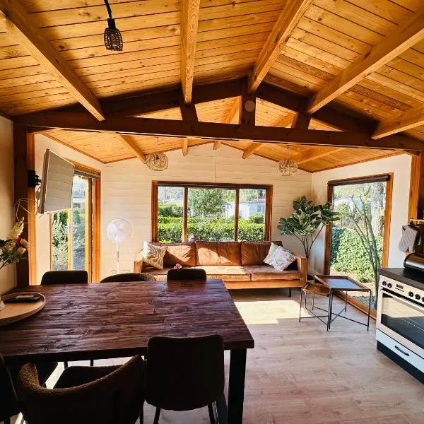 Ons Schatje op 5-sterren vakantiepark De Schatberg, ξενοδοχείο σε Sevenum