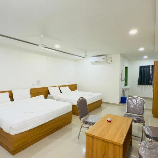 SRI HARSHA AC Luxury rooms, Hotel in Warangal