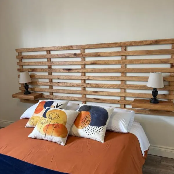 Spacieux 4,5 Parfait pour des Vacances Confortables !, hotel in Lac-Mégantic